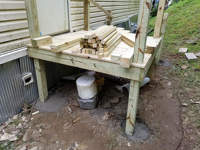 Stoop Platform with Cut Spindles